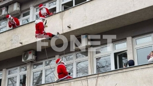 Spasioci dele deci paketiće